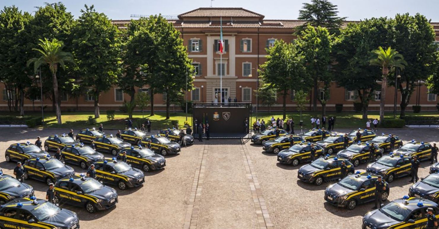 Auto elettriche per la Guardia di Finanza attraverso Leasys