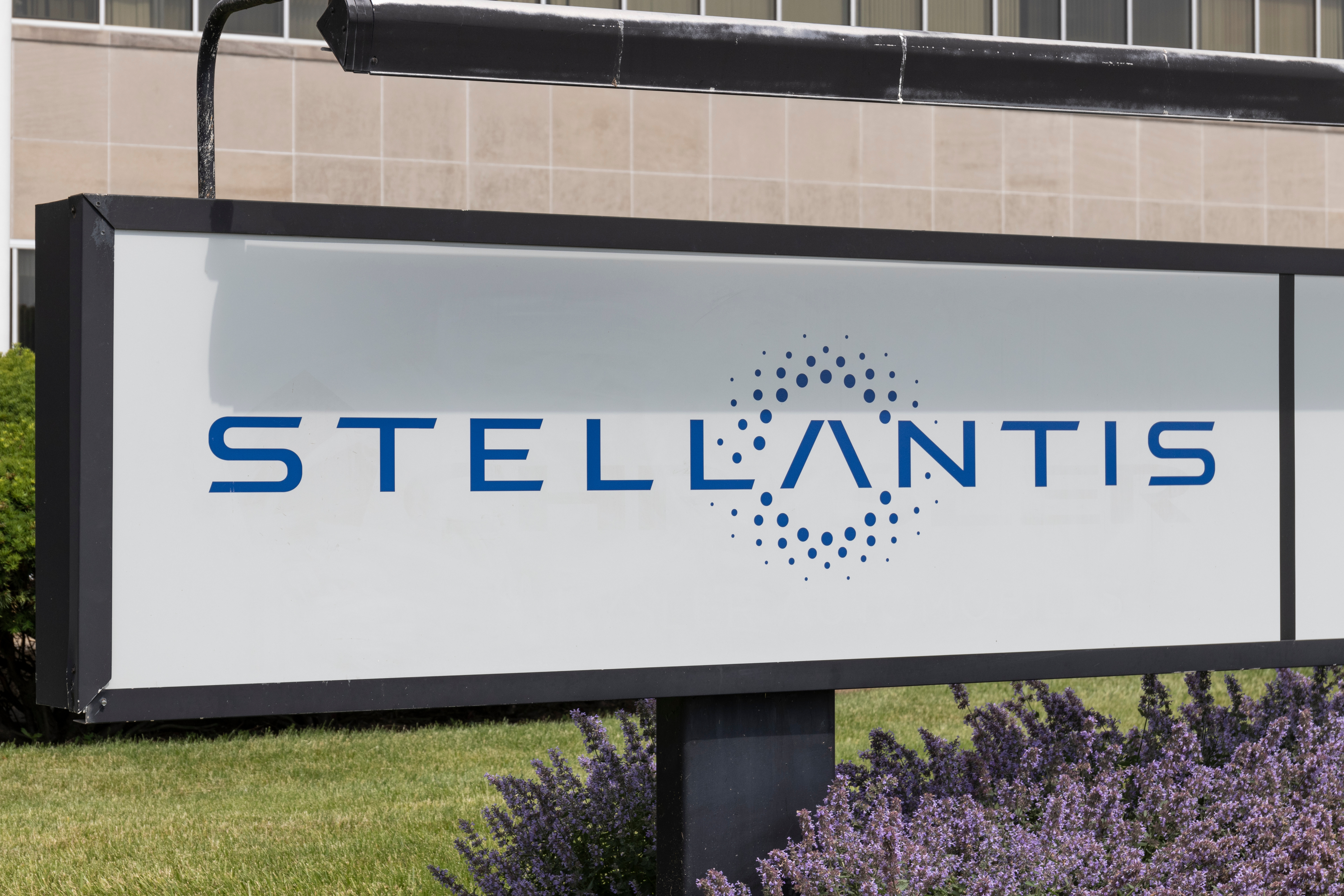 Stellantis e l'impegno verso Automotive Cells Company (ACC)
